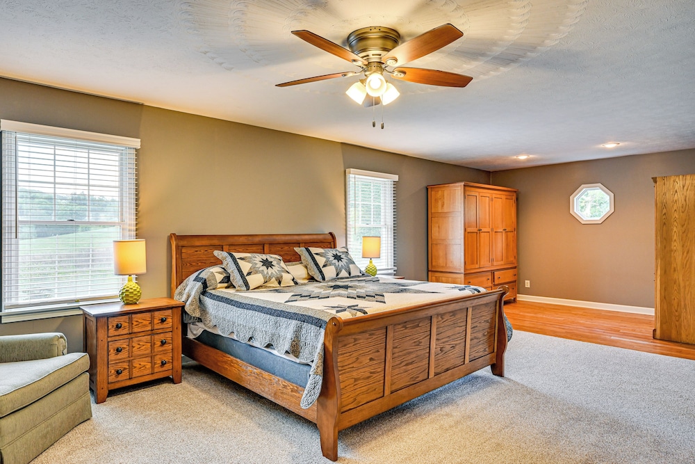 Rural & Private Dover Retreat: Close to Wineries!