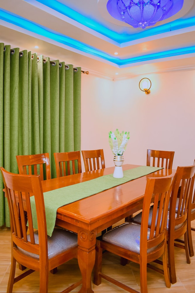Lux Suites Lions Den Holiday Homes