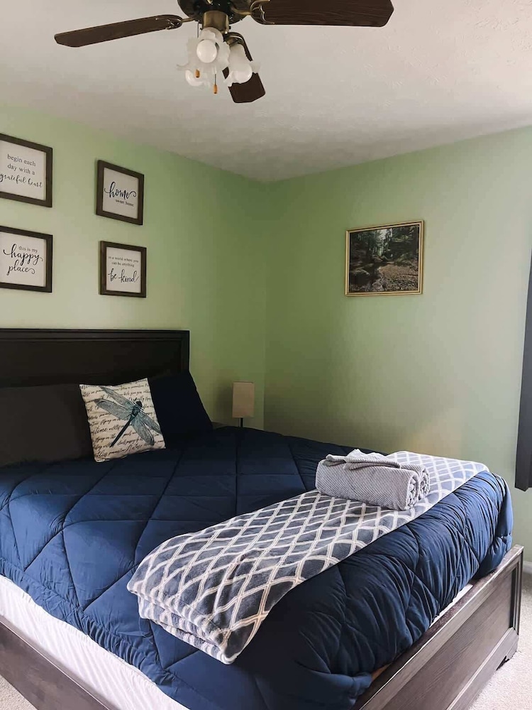 Blue Cottage With Game Room Deck & Hot Tub