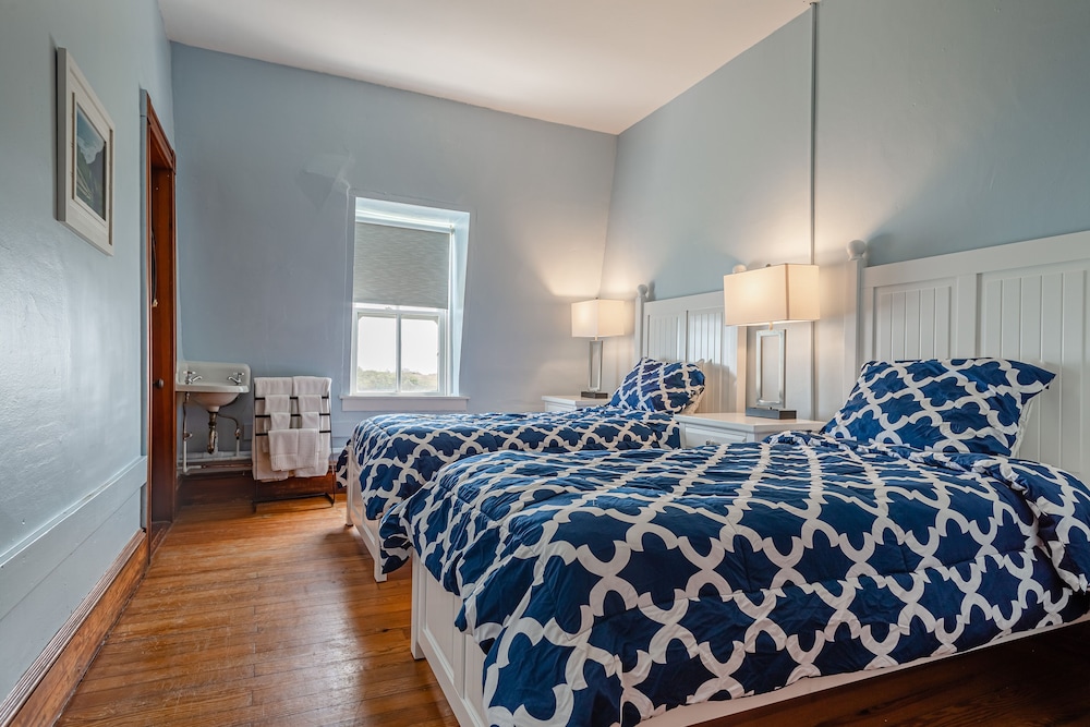 Narragansett Inn