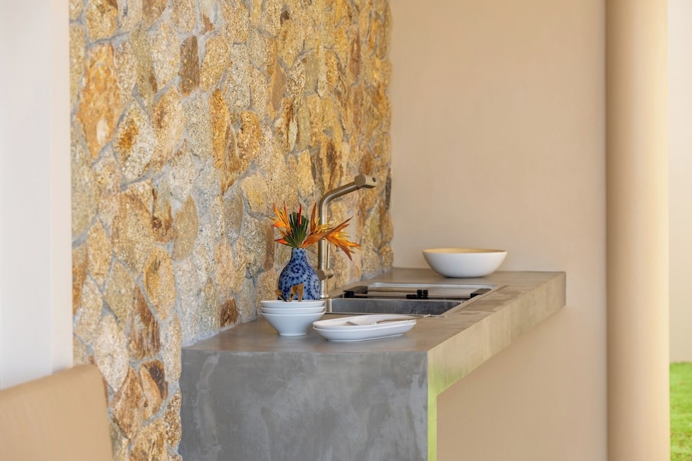Villa Aroka 4 Bed Sea View KBR41