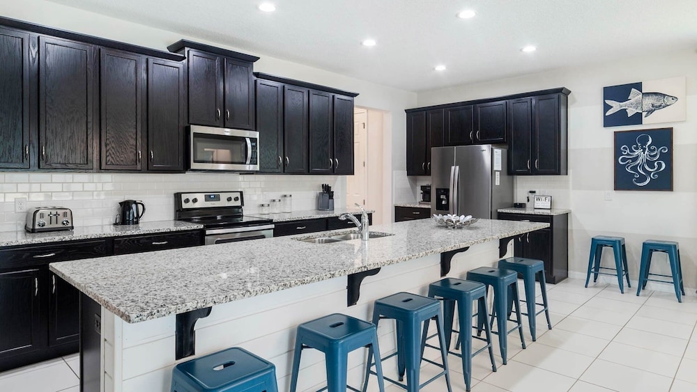 Solara Resort 5 Bedroom Home with Pool + Game Room 5 Home
