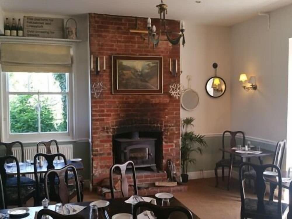Ipswich Vacations - The Railway - Property Image 8