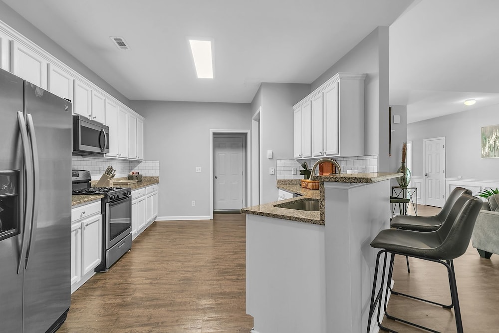 Spacious Family Retreat in Atlanta - Sleeps 10
