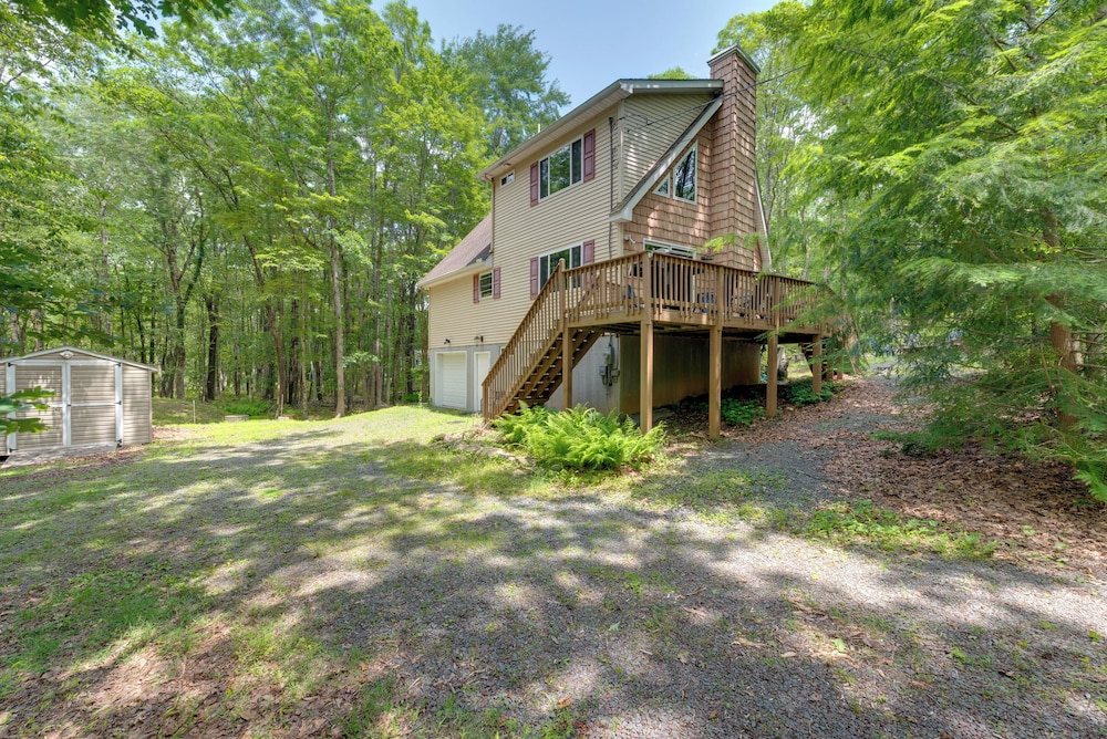 Game Room + Lake Access: Albrightsville Escape