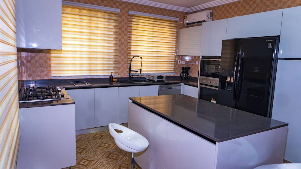 Digi Six-bedroom Accra Luxury Home at East Legon