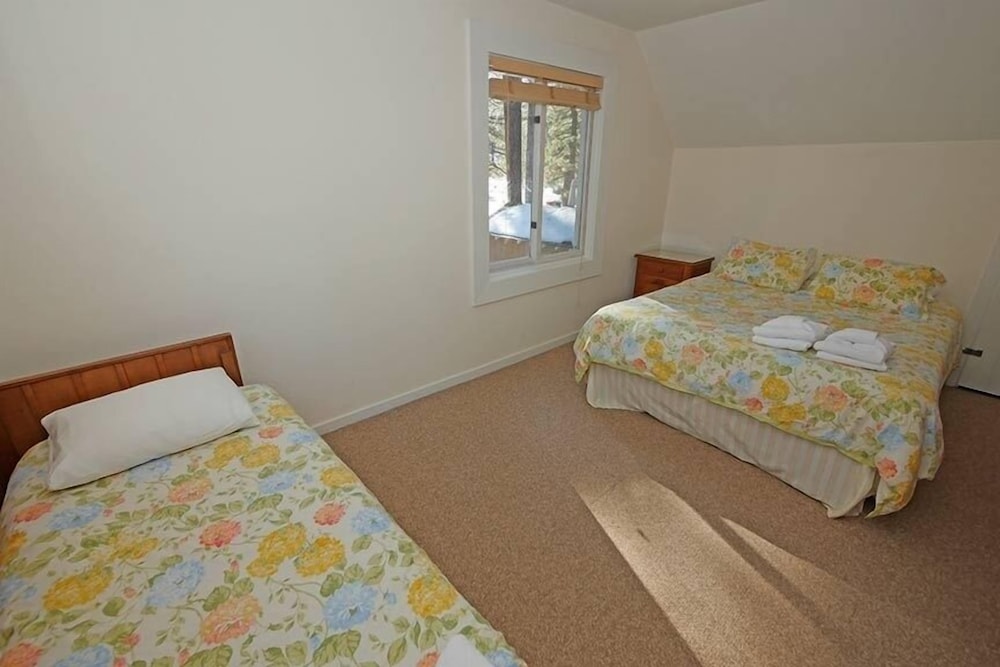 3664 Birch Avenue 5 Bedroom Cabin by RedAwning view 4