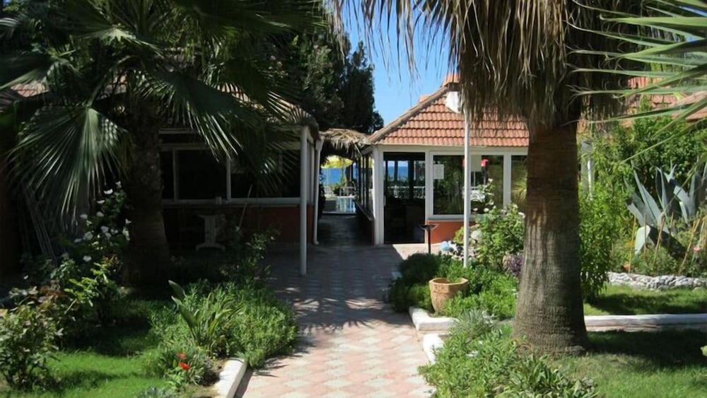 As Queen Beach Hotel