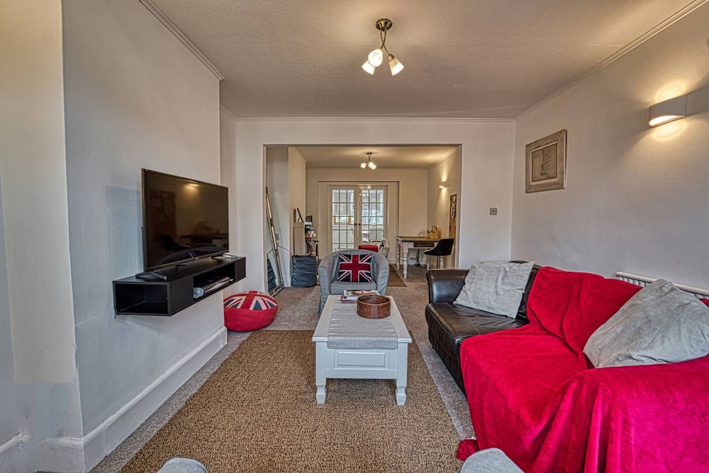 Host Stay Severn Swans House