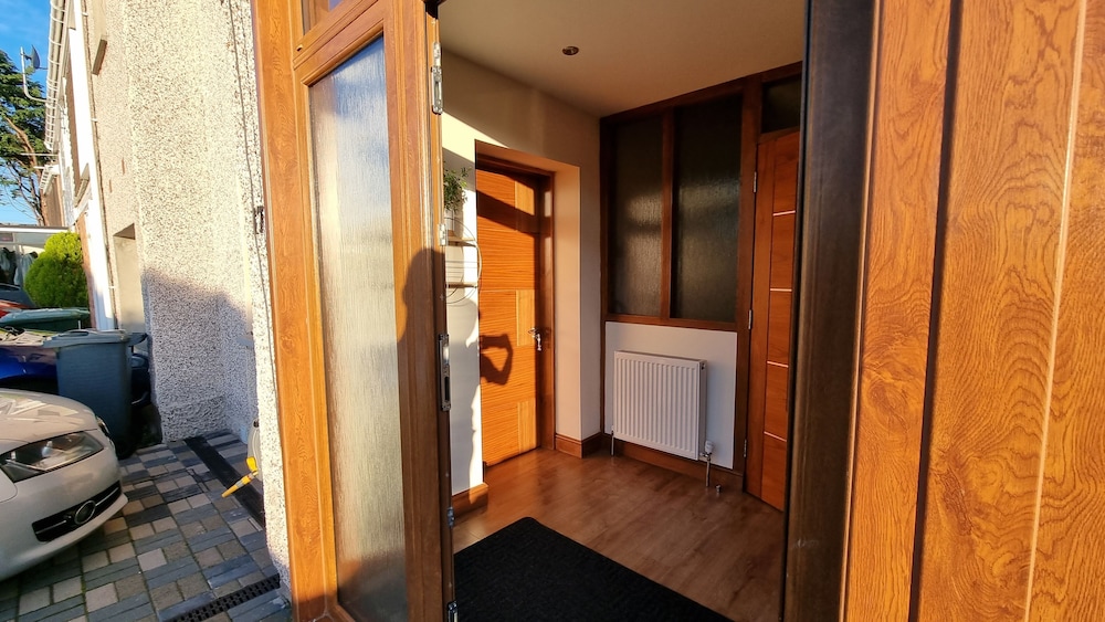 Captivating 1-bed Apartment in Edinburgh view 5