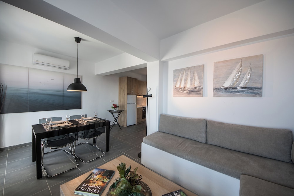 Astrea Suites Villa FinikiaSea View