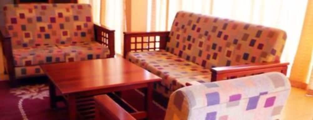 Monty Hotel