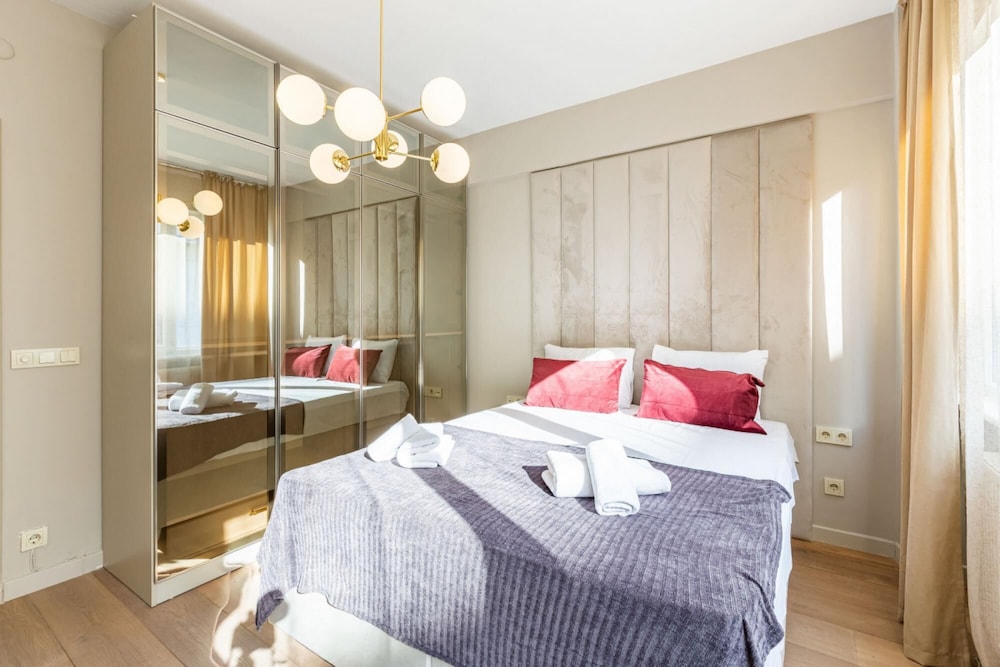 Central Apartment With Bosphorus View in Cihangir