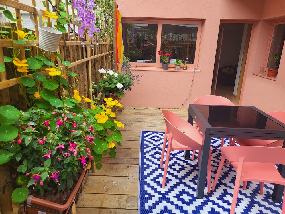 Alegr0 · 60s Chic Central Apartment w/ Garden