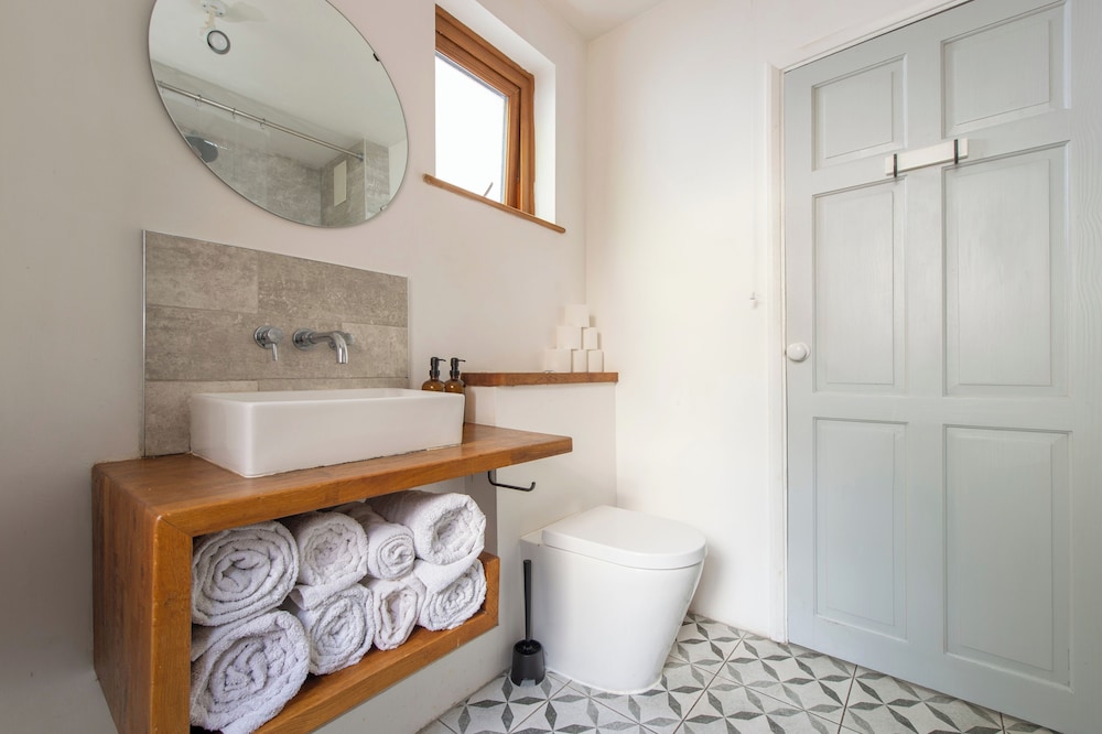 Stratford - Apartment - Sleeps 3 - Great Location