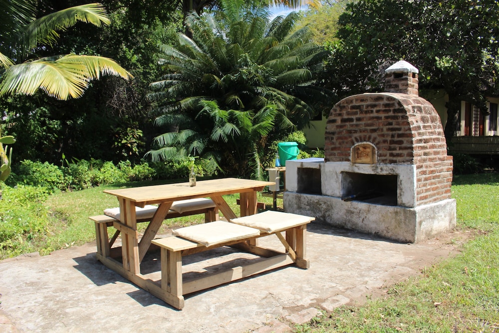 Nkhudzi Beach Lodge