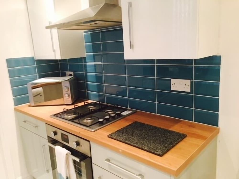 Stoke-on-trent Vacations - Town House  Balliol St - Property Image 7