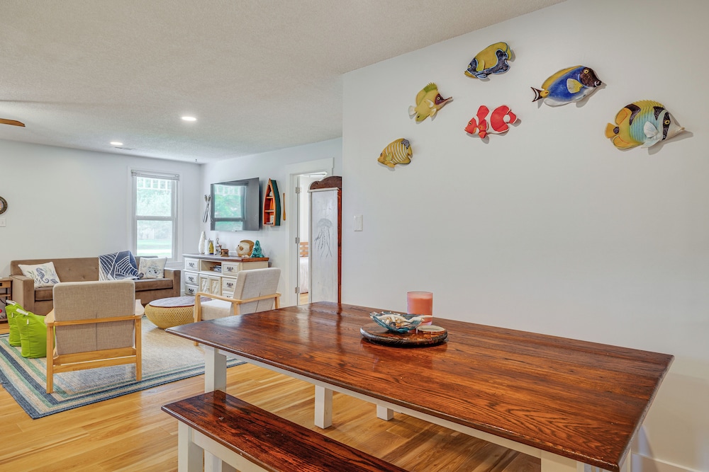 4 Mi to Radio Island Beach: Family Cottage