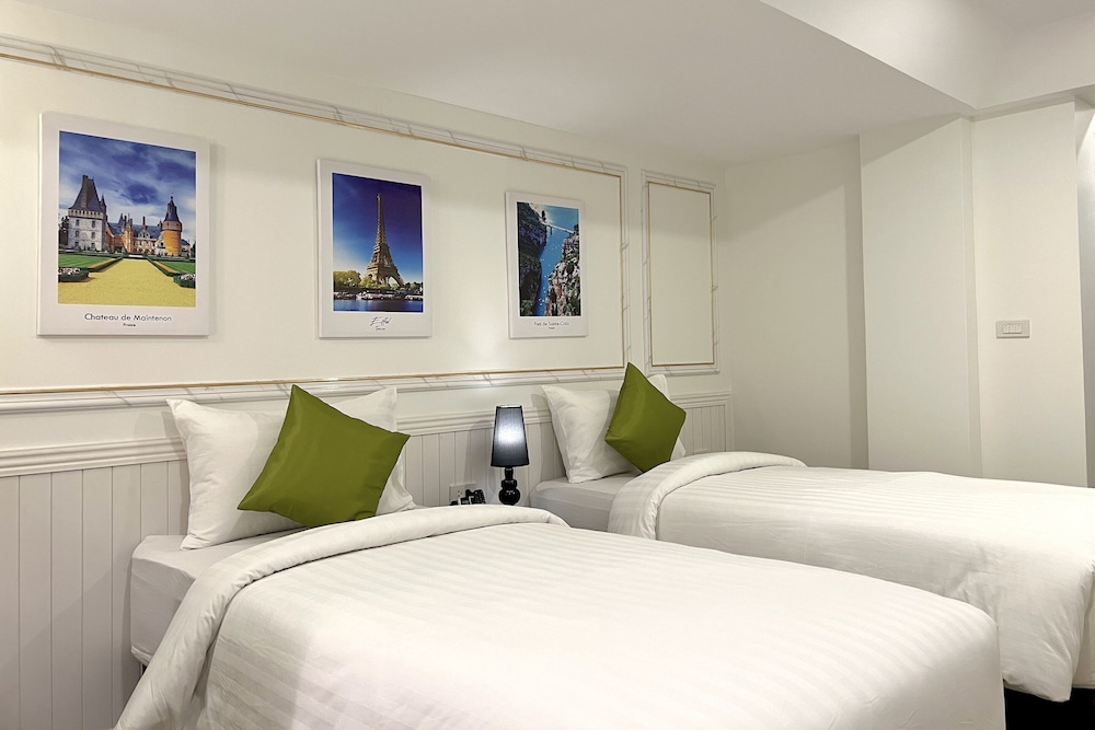 Travelier Hostel