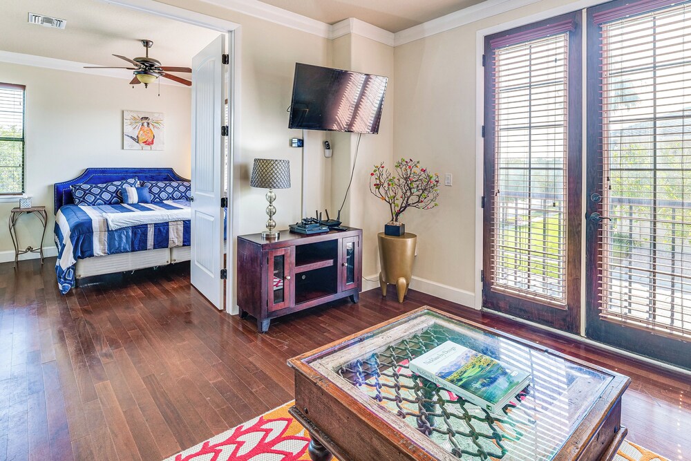 8 Mi to Disney: Pet-friendly Apt w/ Resort Perks