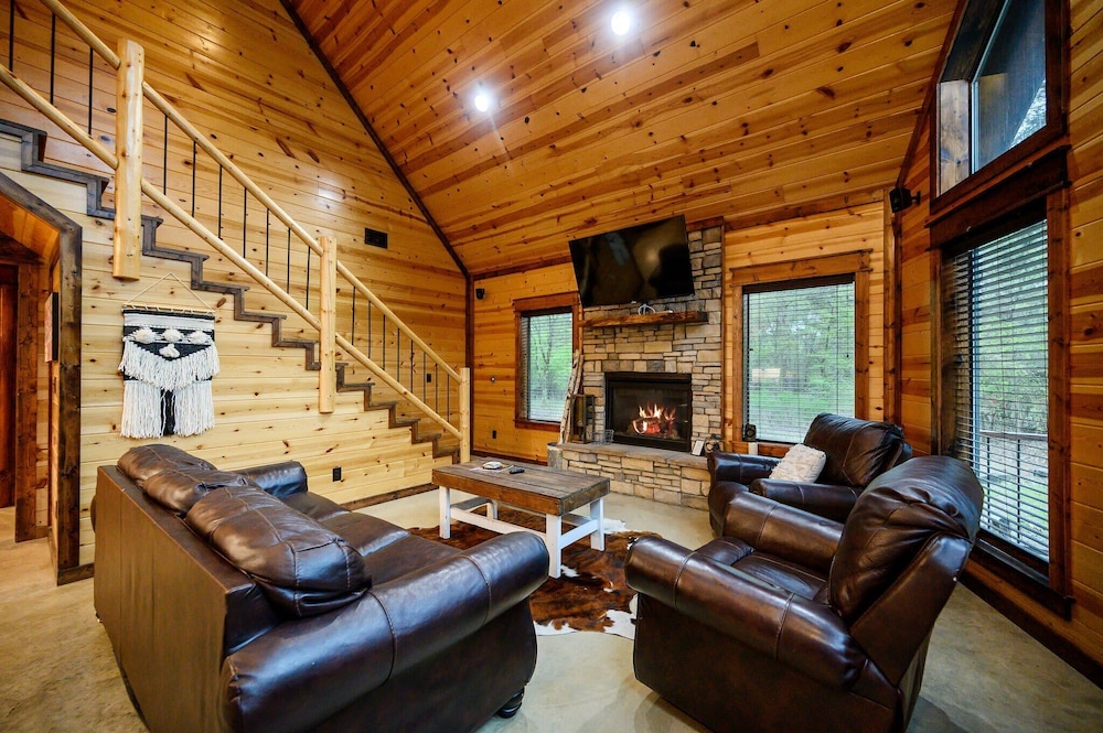 Sugar Mama Cabin for 10!