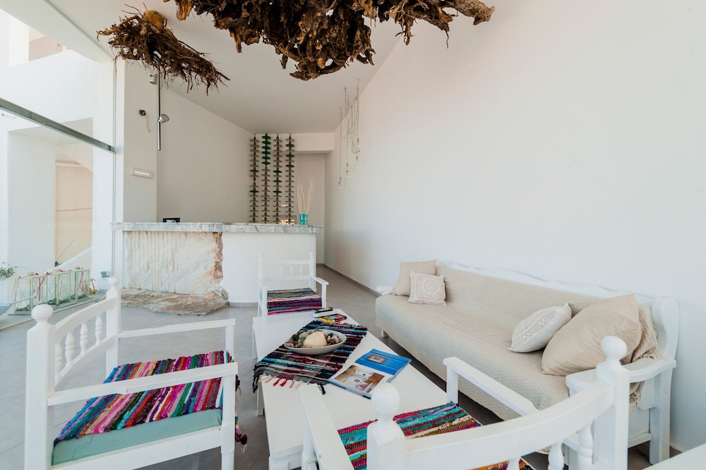 Kouros Home Hotel