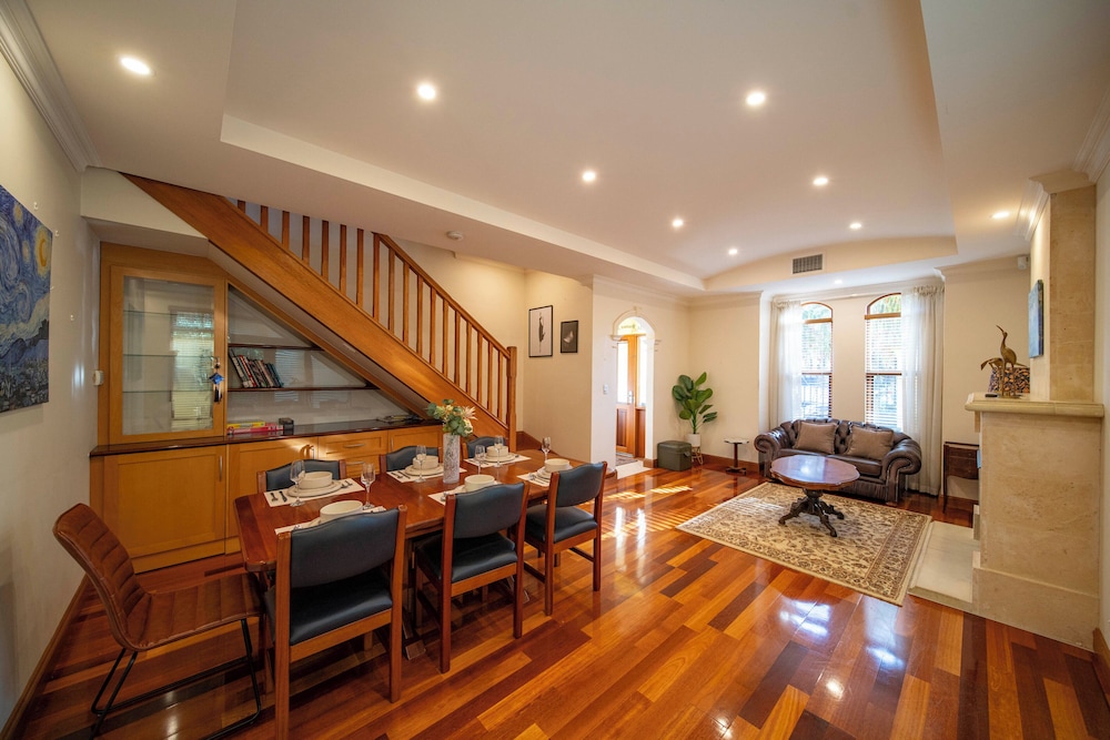 Cozy Home with fireplace 5mins to beach