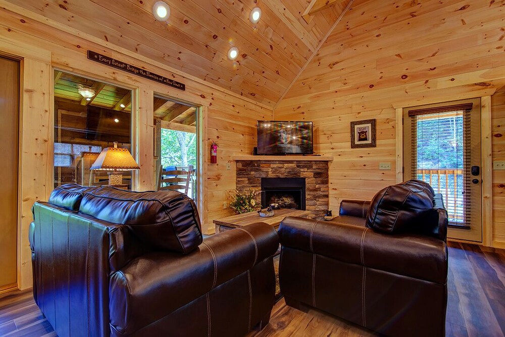 Grin Inn Bear It - 2 Bedrooms, 2 Baths, Sleeps 6 Home by RedAwning