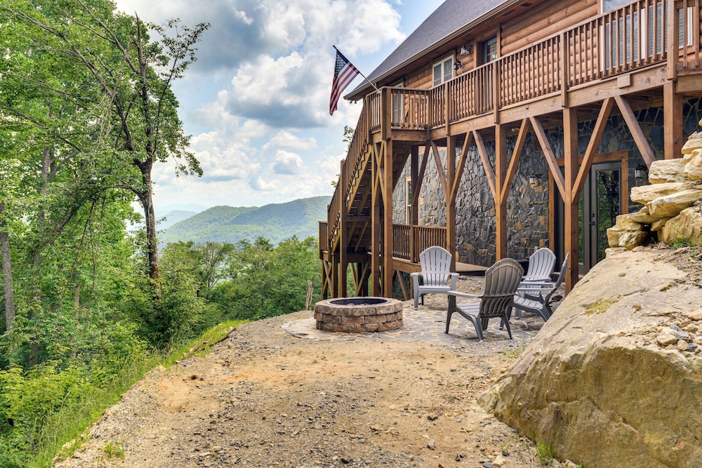 Hot Tub, Game Room & Views: Mars Hill Mtn Retreat!