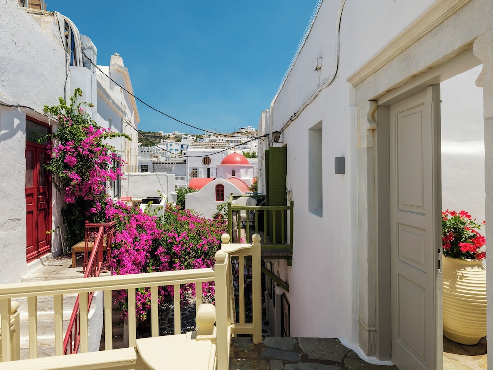 Mr & Mrs Mykonos The Residence