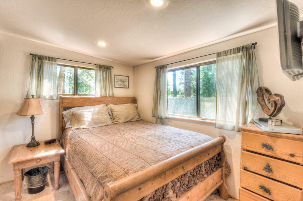 Moonlight Cove w/ Grill Tahoe Beach Next Door! view 3