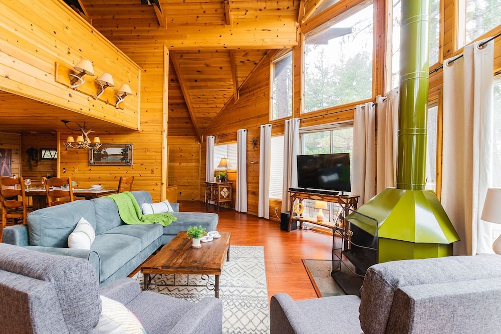 Discover Serenity Cozy Cabin With Mountain Views