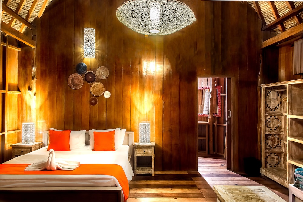 Gili Treehouses