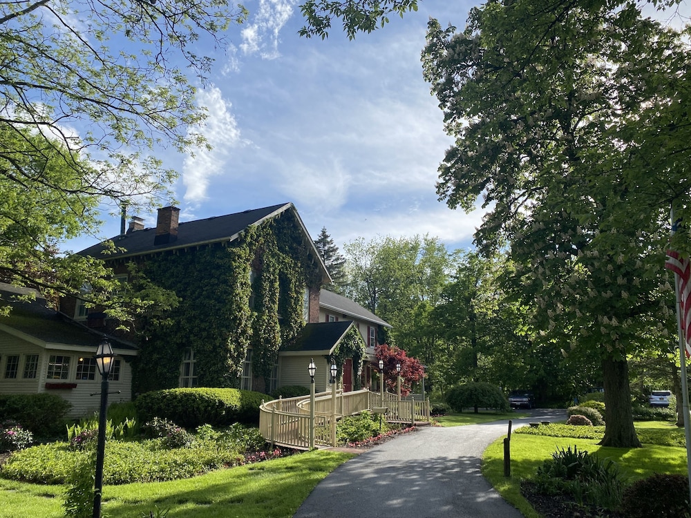 Batavia Vacations - Asa Ransom House - Property Image 1