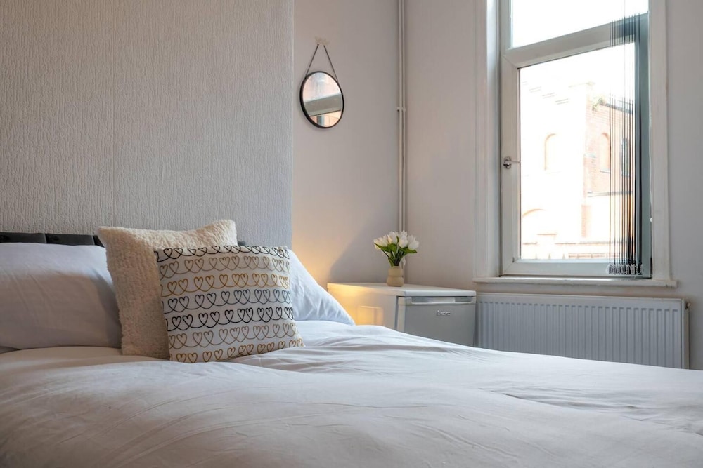 Beautiful 1-bed Studio4 in Coventry view 2