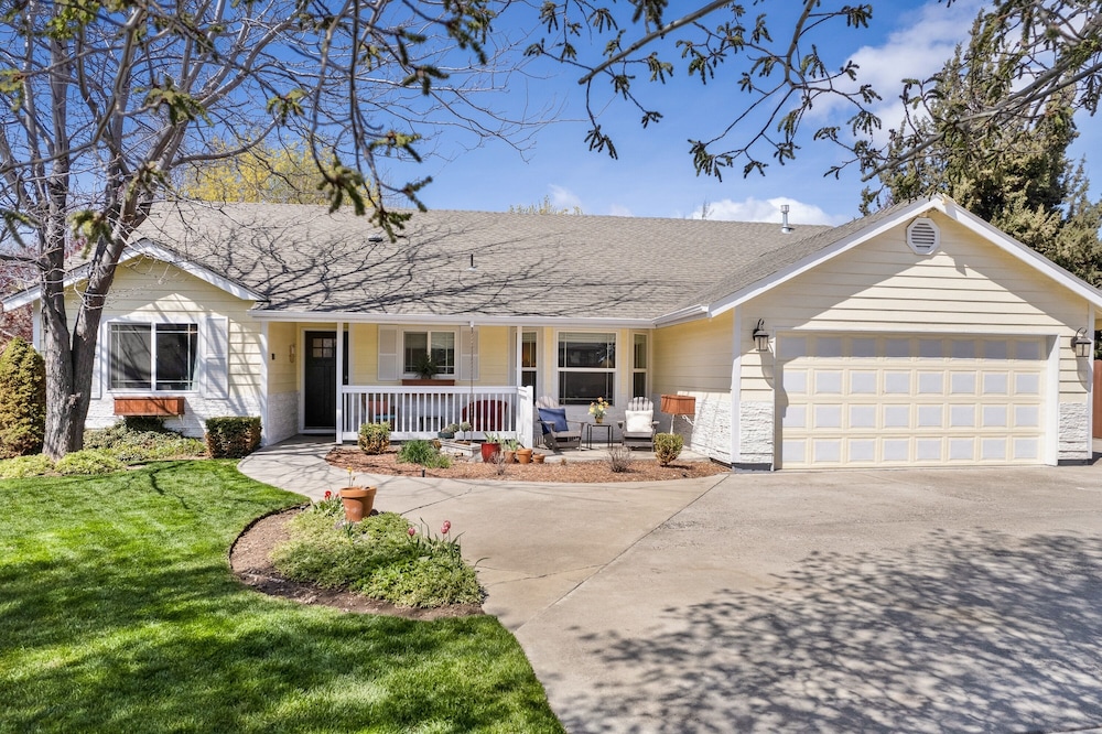 Canyon Cottage 3 Bedroom Home by Redawning view 4