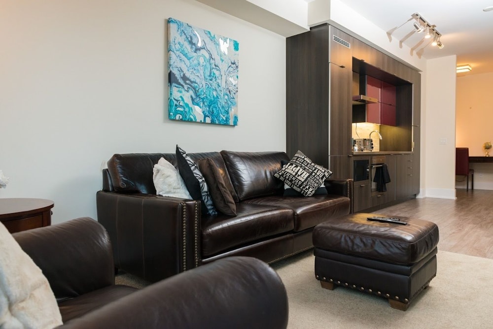 Sarkar Suites - CN Tower Rogers Centre