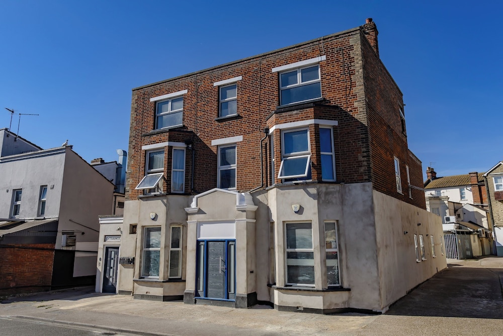 Apartment - Sleeps 7 - Parking - Close to Pier