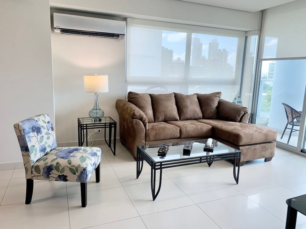 Blue Home I Spacious 1 Bed With Park View Parkside