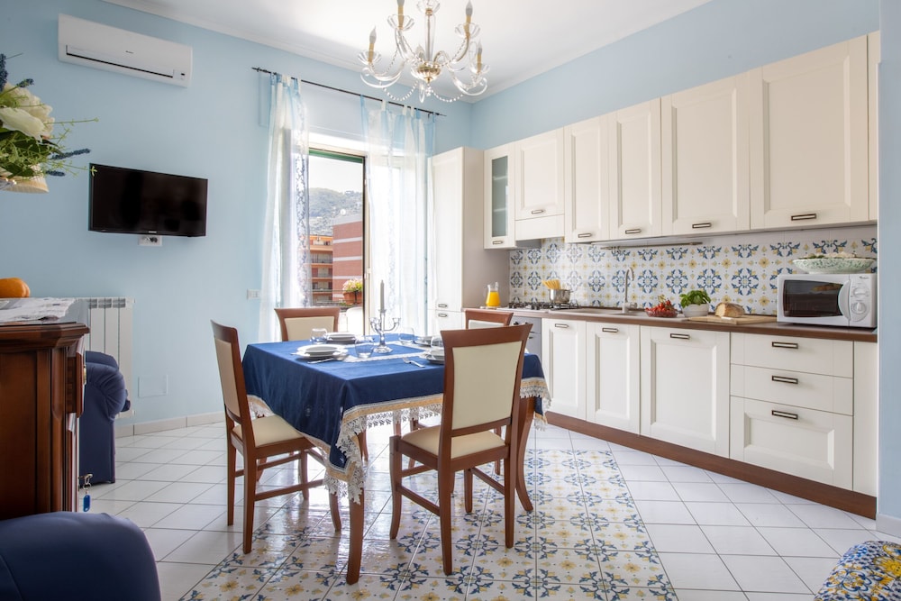 City Home In Sorrento With Balcony And View