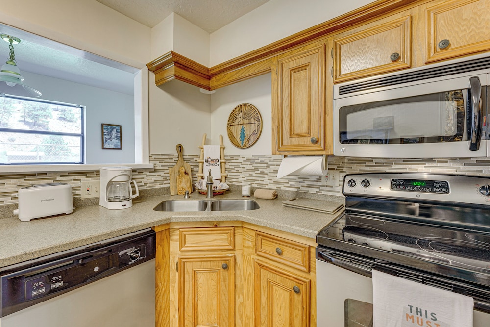 Bike, Hike & Ski: Creek-view Condo in Red River!