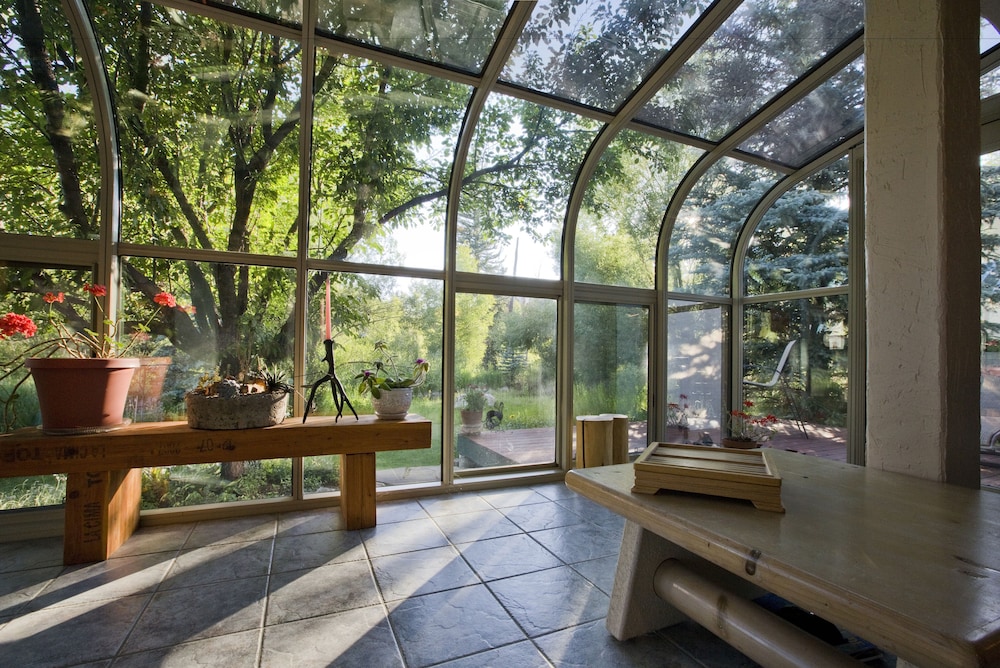 Mariposa Lodge B&B