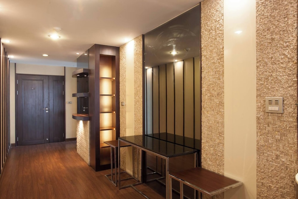 7C - 2 Bedroom Downtown Apartment With Shared Pool