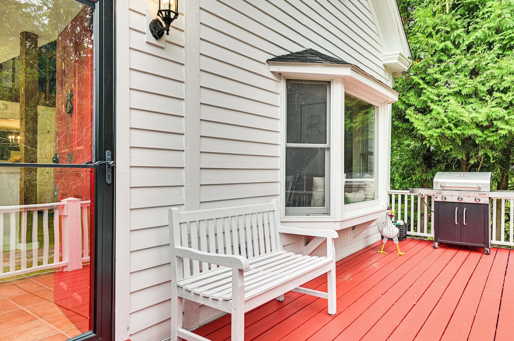 1 Mi to Vineyard: Serene Berkshires Country Escape