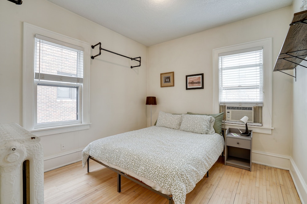 Bright Minneapolis Apartment - 1 Mi to Downtown!