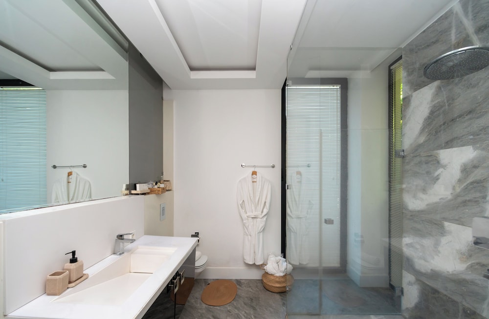 Marinhill High Luxury Property