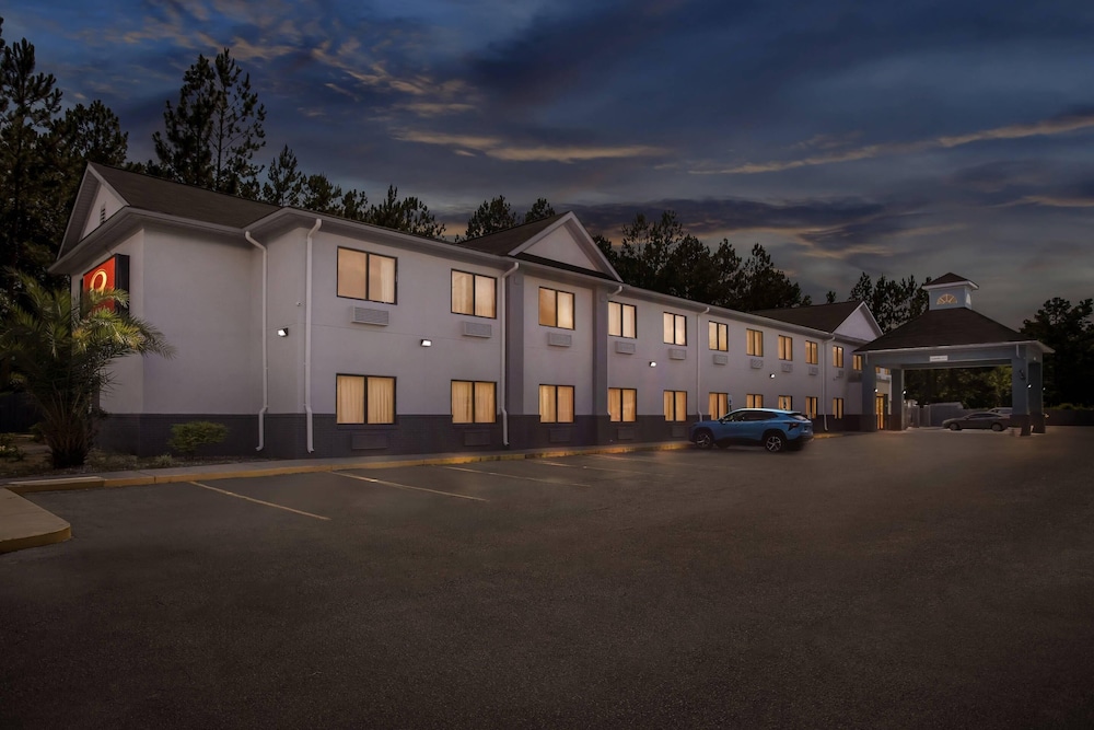 Econo Lodge Jesup view 3