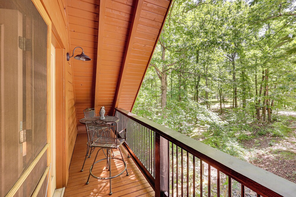 5 Mi to Hot Springs Nat'l Park: Cabin w/ Yard