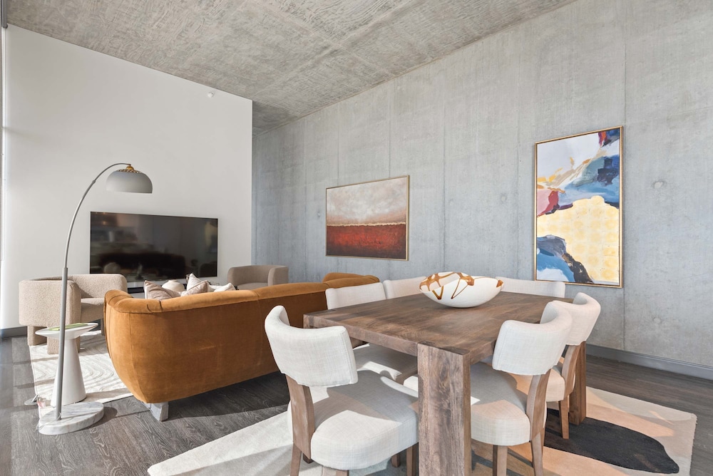 Cloud9 6 apt for 30ppl Fulton Market The Nouveau