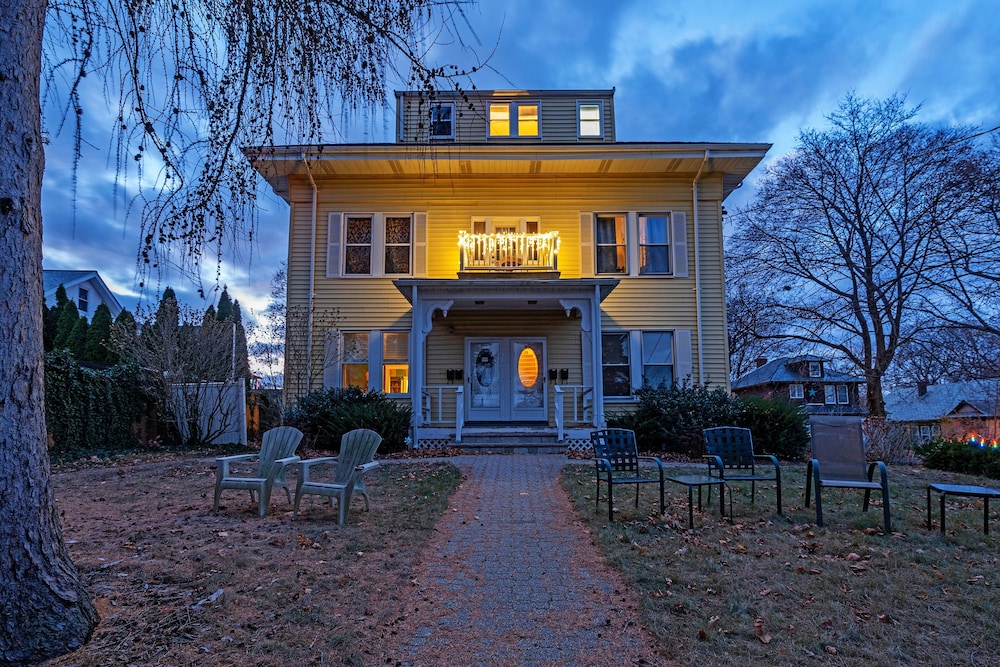 Charming Belmont Condo Near Boston 2 Bedroom Condo